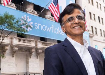 Snowflake spikes 22% on healthy results and AI coding momentum