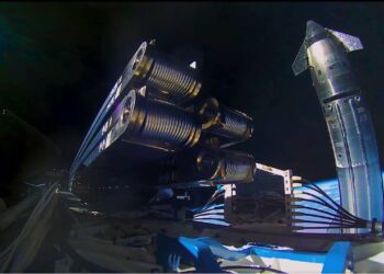 Wow! Watch SpaceX’s Starship megarocket deploy satellites into orbit for 1st time ever (photos, video)