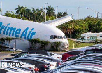 Investigators begin work on why cargo plane overran Miami runway