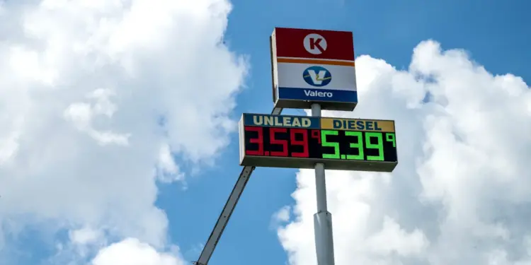 Stock market today: Dow, S&P 500, Nasdaq sink as oil prices surpass $100, Treasury yields jump