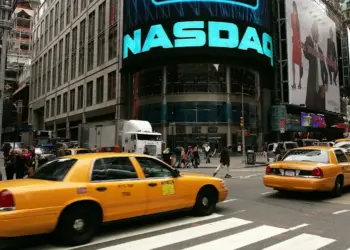 Why Are Nasdaq, S&P 500 Futures Rising Premarket? TSLA, AVGO, SNOW, HPE, PLTR, LULU Stocks In Focus