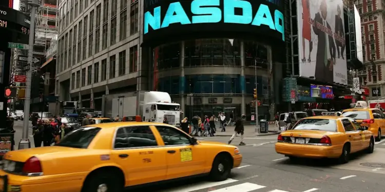 Why Are Nasdaq, S&P 500 Futures Rising Premarket? TSLA, AVGO, SNOW, HPE, PLTR, LULU Stocks In Focus