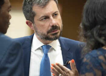 Democrat Pete Buttigieg criticizes Trump’s rollback of fuel-economy standards