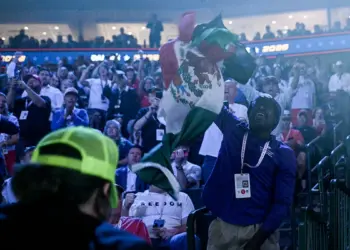 Crowd erupts as Vance smacks down protester waving Mexican flag: ‘Get your a– over there’