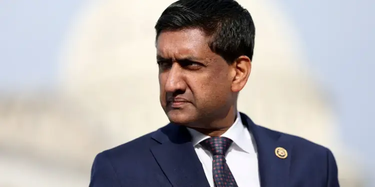 2028 Dem hopeful’s longtime ally exposed for deep ties to CCP officials: ‘Good friends’