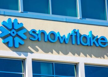 Snowflake Earnings, Revenue, Guidance Top Estimates. AI Software Stock Jumps.
