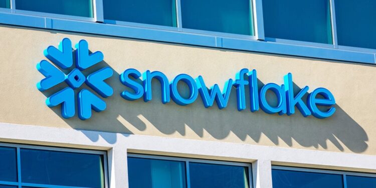 Snowflake Earnings, Revenue, Guidance Top Estimates. AI Software Stock Jumps.