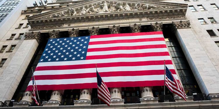 Stock Market Today: Dow Soars 500 Points Amid Rate-Hike Bets; Apple Advances