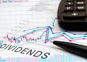 Balancing High Yields Against Market Volatility in the Quest for Passive Income