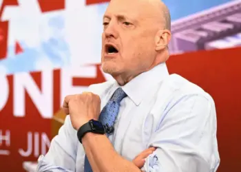 Bet on the Giants: Why Jim Cramer Favors Blue Chips for the AI Era