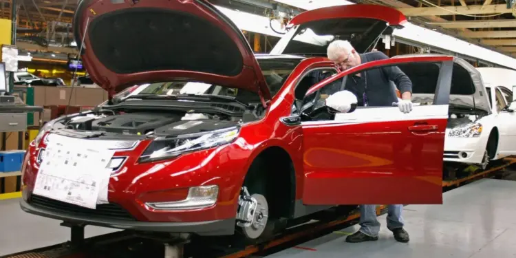 General Motors Pivots Back to Hybrids Amid Shifting Consumer Demand
