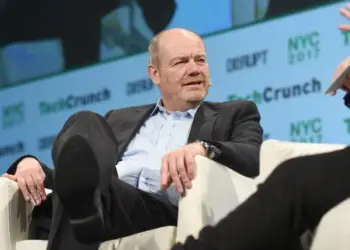 Paramount, CNN Chief Mark Thompson in ‘Early Stages’ of Discussions to Keep Him in Post