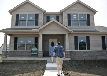 Mortgage rates surge to highest level since 2023 as bond yields spike