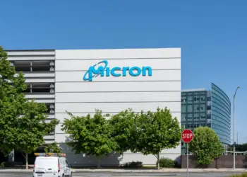 Micron Revenue Surges 379%: 4 Top AI Chip Stocks (NASDAQ:MU)