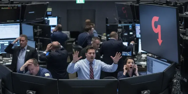 Tech Giants Stumble as Alphabet Slump Ends Nasdaq Rally
