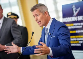 FAA breaks controller hiring record after chief warned system was ‘chronically understaffed’